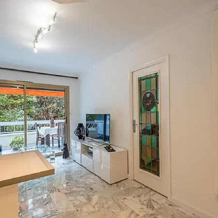 O 27 Fleurie 아파트 *